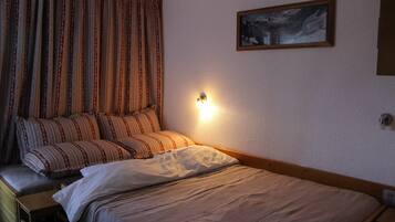 Fer et planche Ă repasser, Wi-Fi gratuit, draps fournis