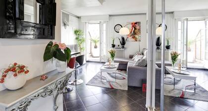 APPARTEMENT AVEC 2 TERRASSES, LUMINEUX, CENTRAL, CLIMATISATION, ASCENSEUR, WIFI