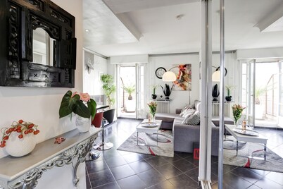 APARTAMENTO CON 2 TERRAZAS, BRILLANTE, CENTRAL, AIRE ACONDICIONADO, ASCENSOR, WIFI