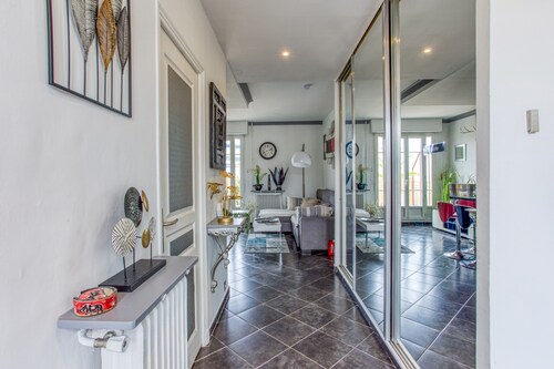 APPARTEMENT  AVEC 2 TERRASSES, LUMINEUX, CENTRAL, CLIMATISATION, ASCENSEUR, WIFI