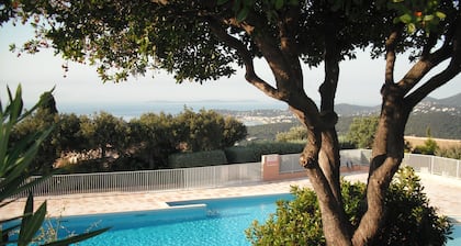 Vacation rental in LA CROIX VALMER: private domain with swimming pool