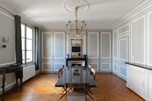 Dining - CHARMING APARTMENT FOR 6 PEOPLE IN THE HISTORICAL CENTER. PRIVATE PARKING (Honfleur)
