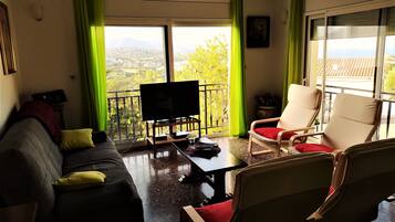 Smart-TV, Kamin, DVD-Player, Stereoanlage