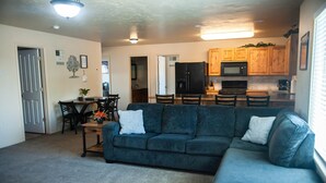Unclassified image, 3 of 28, button - Exceptional property #2 (Blanding)