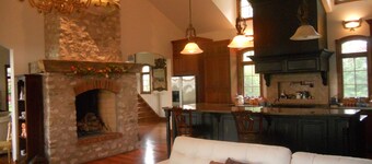 Quincy Luxury Huge Magnificent Mansion Mississippi River!  SPECIAL!