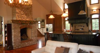 Quincy Luxury Huge Magnificent Mansion mit Blick auf Mississippi River!