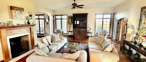 Smart TV, fireplace, DVD player, books