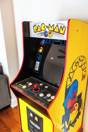 Game room - Ranch near beaches, downtown, Shem Creek, Old Village (Mt Pleasant)