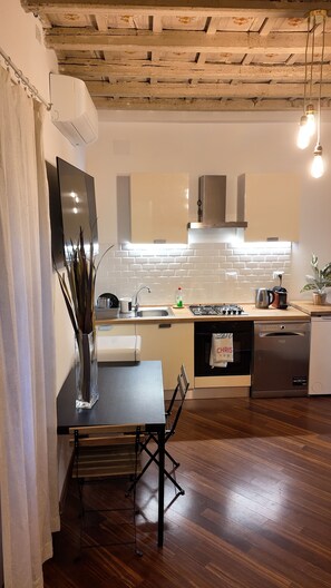 Unclassified image, 3 of 24, button