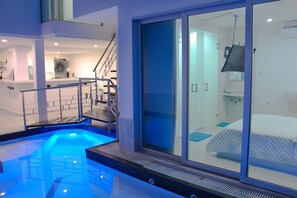 5 bedrooms, iron/ironing board, WiFi, bed sheets