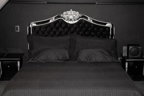 5 bedrooms, iron/ironing board, WiFi, bed sheets