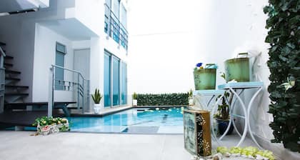 The Fortress @ LLeras Park (5 habitaciones)