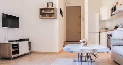 2 rooms cozy and air conditioned - view of the Old Port and Notre Dame de la Garde