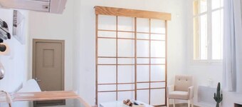 2 rooms cozy and air conditioned - view of the Old Port and Notre Dame de la Garde