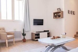 Télévision, chaîne hi-fi