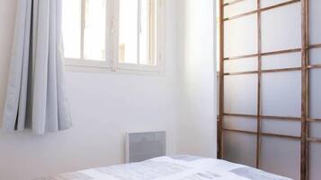 1 chambre, fer et planche Ă repasser, Wi-Fi gratuit, draps fournis