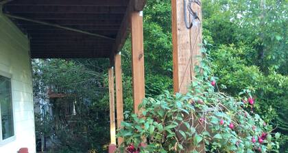 Amplia casa, fácil acceso desde Seatac, Seattle y Bellevue.