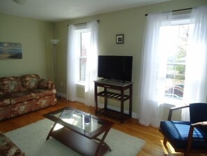 TV - Great center of historic districts on Water Street (Charlottetown)