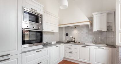GUELFA 47, Elegant Apartment In Center Of Florence