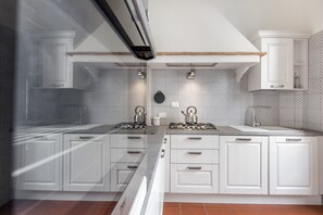 Fridge, microwave, oven, stovetop