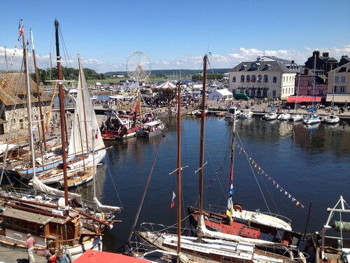 APPARTEMENT DE CHARME 4 PERSONNES. CENTRE HISTORIQUE. LUMINEUX. PARKING PRIVE