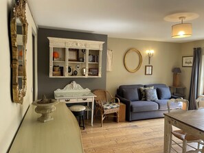 TV, books - Honfleur. 4 PEOPLE. LUMINOUS. PERFECT LOCATION. PRIVATE PARKING. FREE WIFI (Honfleur)