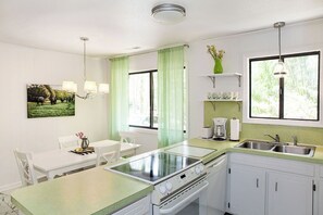 Fridge, microwave, oven, stovetop - Sunny Cabin near Downtown (Hendersonville)