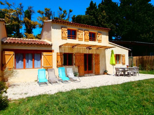 Seasonal rental in the countryside, 5 min from all shops 10 min from Isle sur la Sorgue 