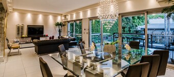 An Oasis W/Swimming Pool for 2 families or big groups (Dot Baires Mall)