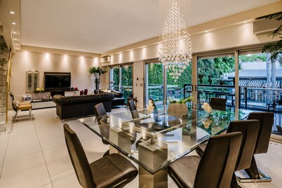 An Oasis W/Swimming Pool for 2 families or big groups (Dot Baires Mall)