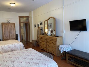 2 bedrooms, desk, iron/ironing board, free WiFi - Two Bedroom, Double Queen - Converted1894 Historic Hotel, Downtown Buffalo Suite (Buffalo)
