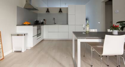 Romanttinen huoneisto lähellä rantakauppoja ja rautatieasemaa