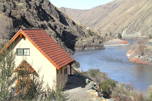 Charming Casita With Spectacular River Views 