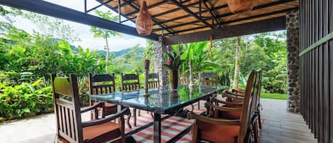 Outdoor dining