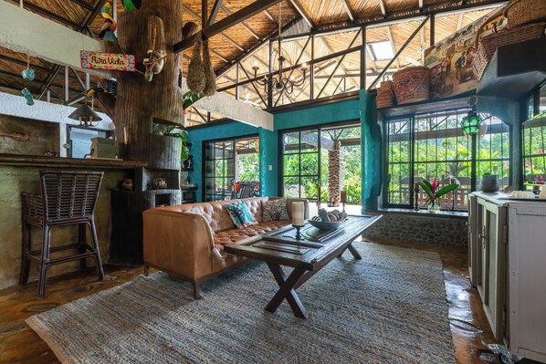 Interior - Breakfast With Toucans And Monkeys (San Miguel)