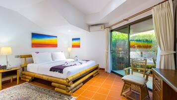 4 bedrooms, in-room safe, desk, iron/ironing board