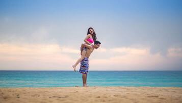 Beach nearby, sun loungers, beach towels