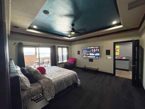 4 bedrooms, desk, iron/ironing board, free WiFi