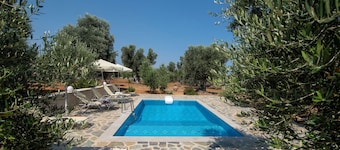 Villa Afroditi in Cretan nature