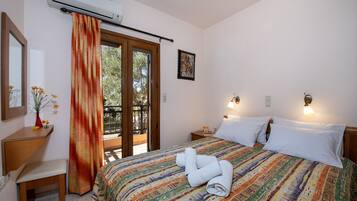 2 bedrooms, iron/ironing board, free WiFi, bed sheets