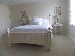 2 bedrooms, iron/ironing board, WiFi, bed sheets - Charming Downtown Chatham (Chatham)