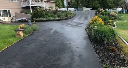 Rentoudu kaupungin ylitse tilavissa huoneissa upeilla näkymillä - lemmikit tervetulleita