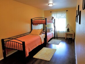 1 Schlafzimmer, Zimmersafe, Bügeleisen/Bügelbrett, kostenloses WLAN