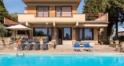 Ylellinen huvila uima-altaalla Firenzessä - Toscana