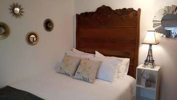 3 bedrooms, iron/ironing board, internet, bed sheets
