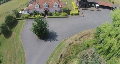 Paddock Barn ~ Short & Long term stay, pets welcome ~ Woodbridge, Framlingham ar