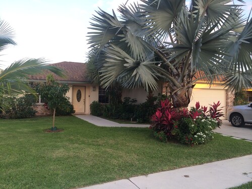 Sparkling Clean Home! Near Beach and Baseball Stadium! 🏟️