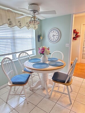 Dining - Sparkling Clean Home! Near Beach and Baseball Stadium! 🏟️ (Jupiter)