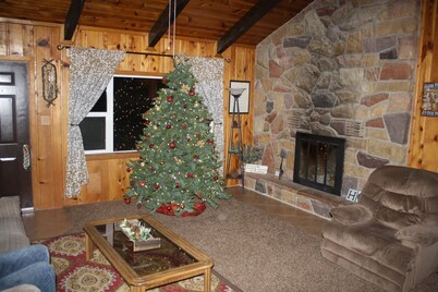 Capitol Reef Country 5 Bed 3 Bath Cabin Home  