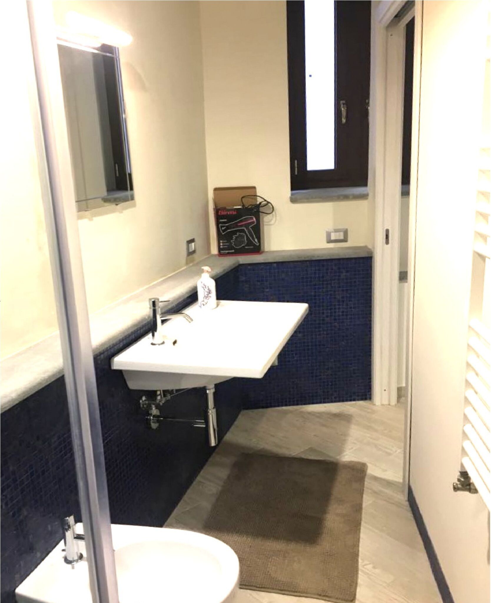 Dusche, Haartrockner, Bidet, Handtücher